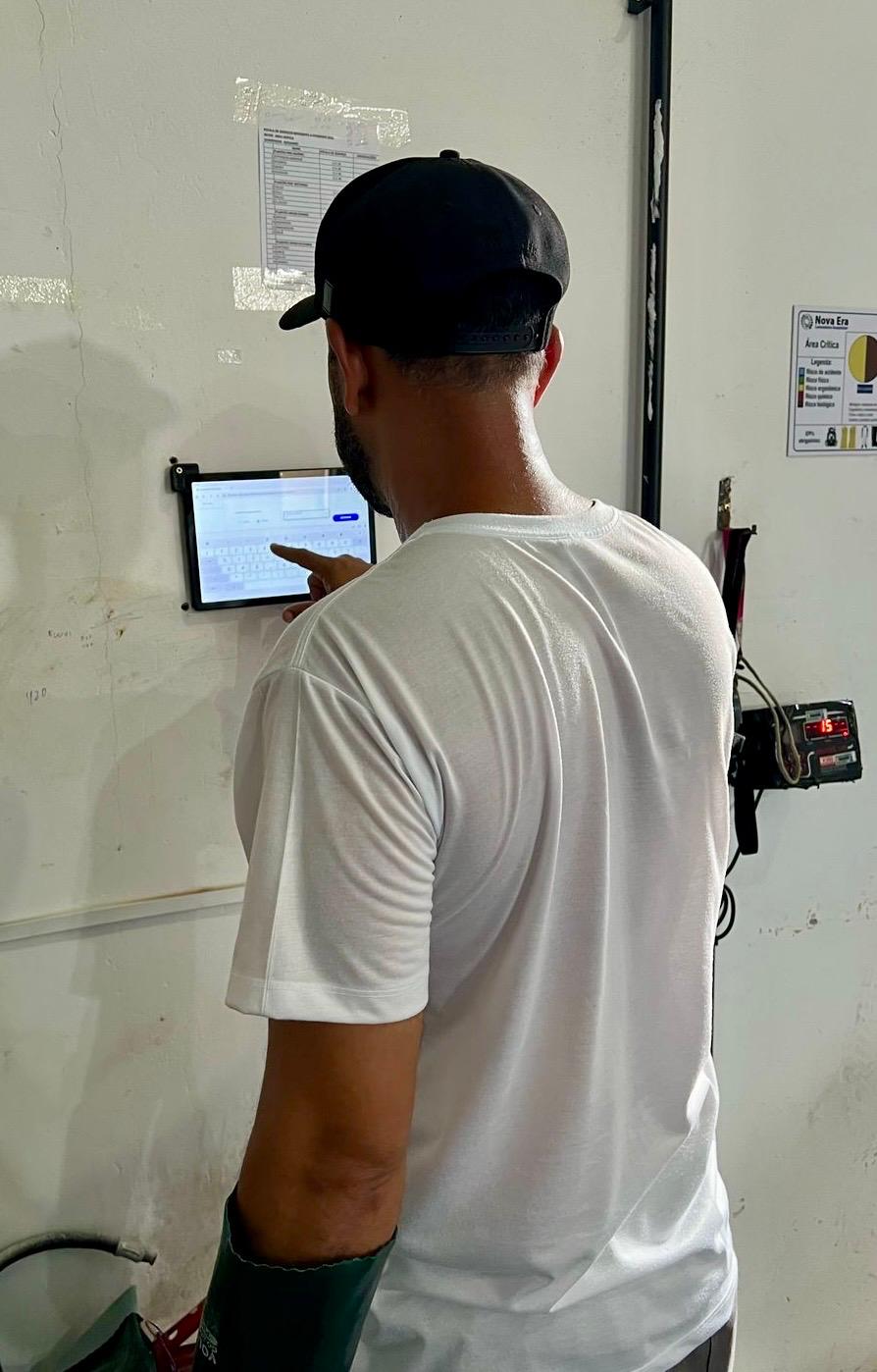 Interface da Cleanifly sendo utilizada em uma operação real de lavanderia hospitalar